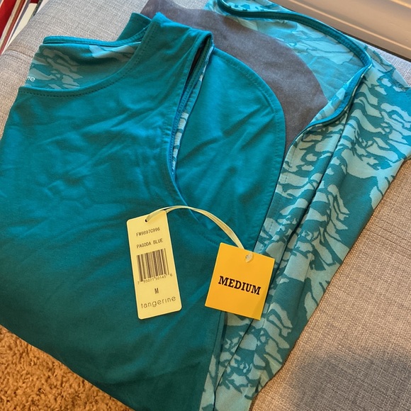Woman’s teal workout tank. NWT - Picture 3 of 5